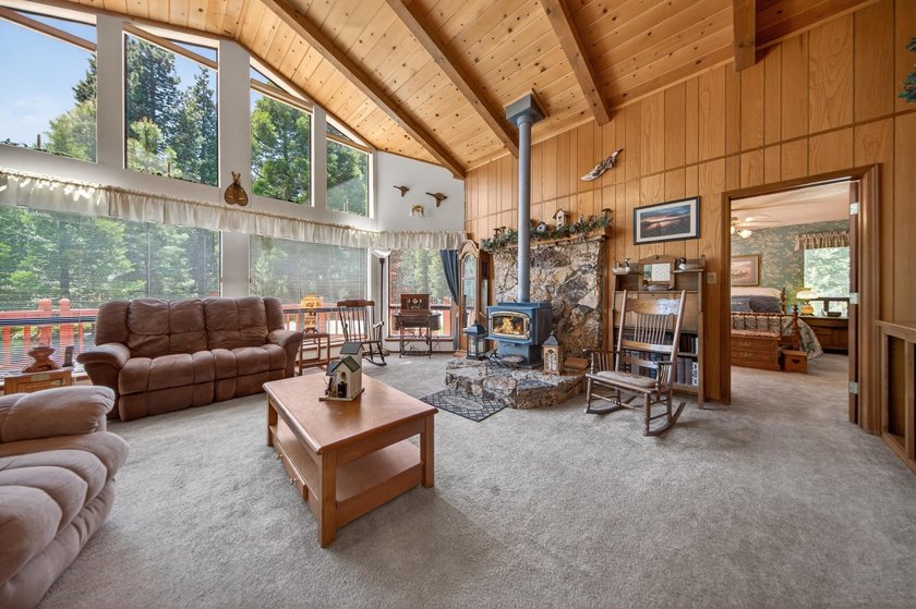 Beautifully situated in a prime Lake Almanor West location, this - photo 5