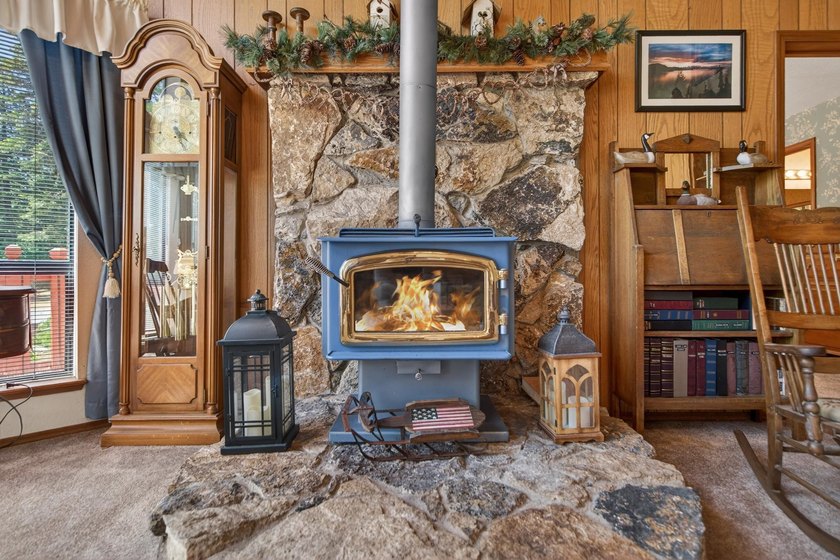 Beautifully situated in a prime Lake Almanor West location, this - photo 7