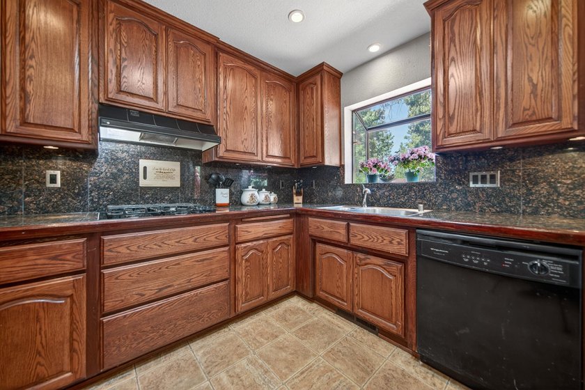 Beautifully situated in a prime Lake Almanor West location, this - photo 10