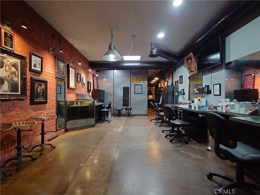 Rare opportunity to acquire a highly regarded, fully operational - photo 3