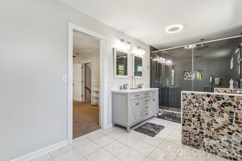PRICE REDUCED!! Beautiful Lake Tillery home located in a - photo 27