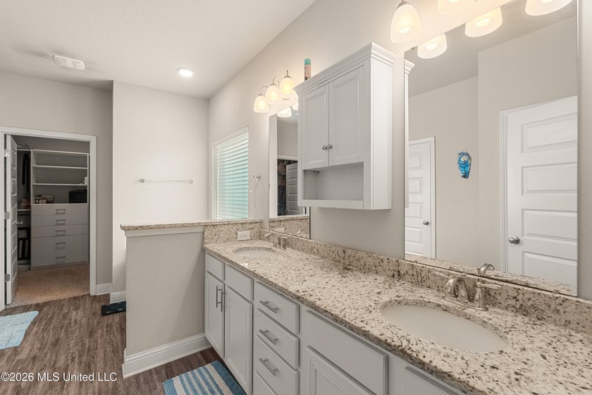 Spacious and full of potential, this 5-bedroom, 3-full-bath home - photo 27
