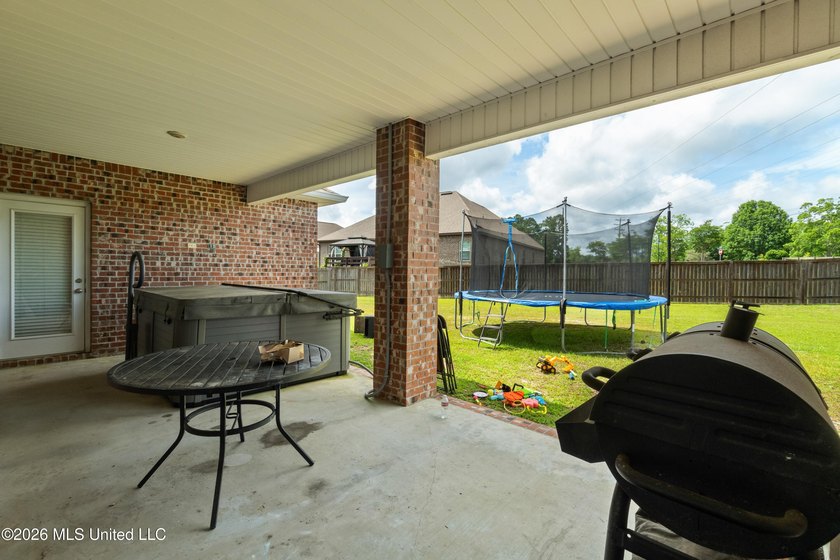 Spacious and full of potential, this 5-bedroom, 3-full-bath home - photo 42