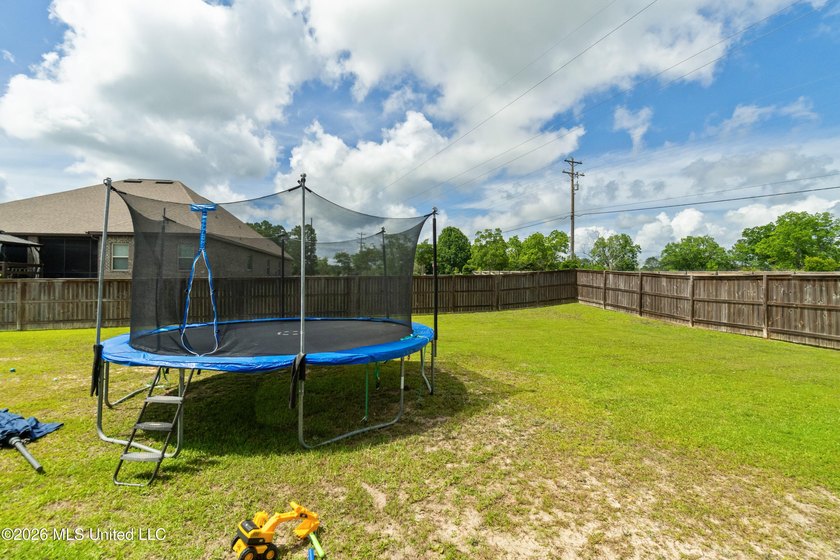 Spacious and full of potential, this 5-bedroom, 3-full-bath home - photo 44