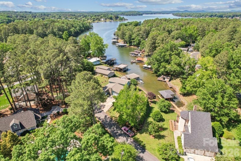PRICE REDUCED!! Beautiful Lake Tillery home located in a - photo 45