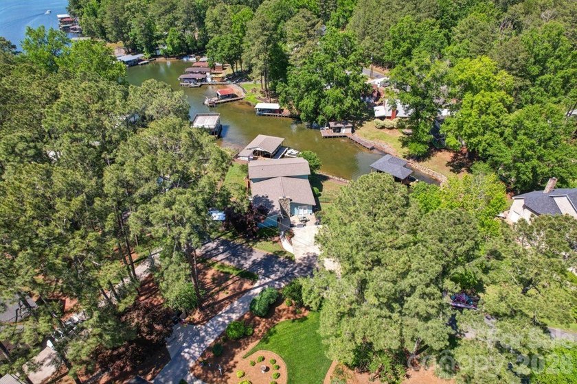 PRICE REDUCED!! Beautiful Lake Tillery home located in a - photo 46