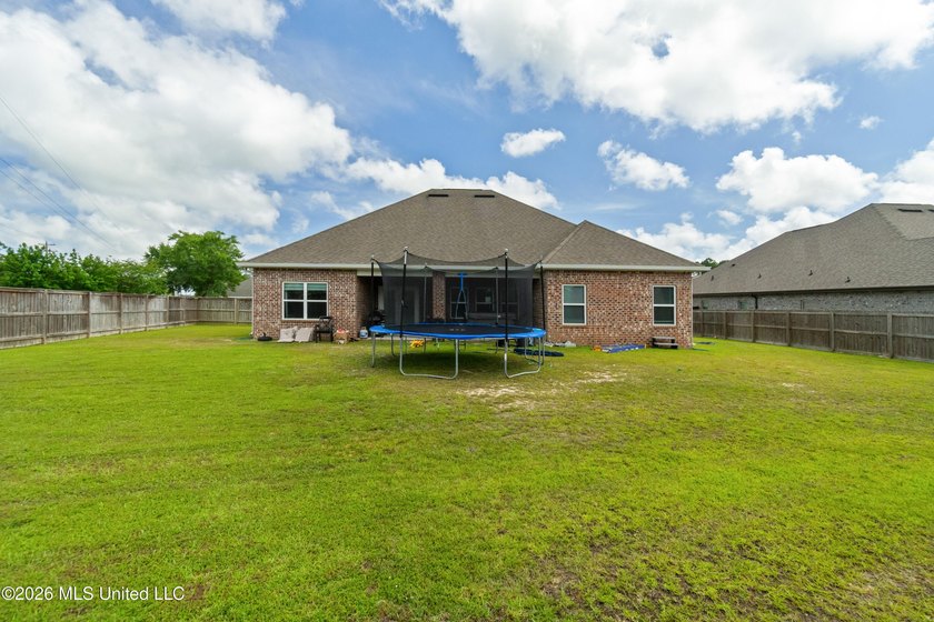Spacious and full of potential, this 5-bedroom, 3-full-bath home - photo 46