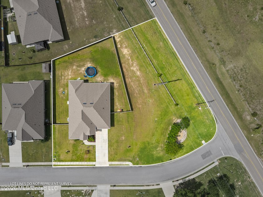 Spacious and full of potential, this 5-bedroom, 3-full-bath home - photo 50