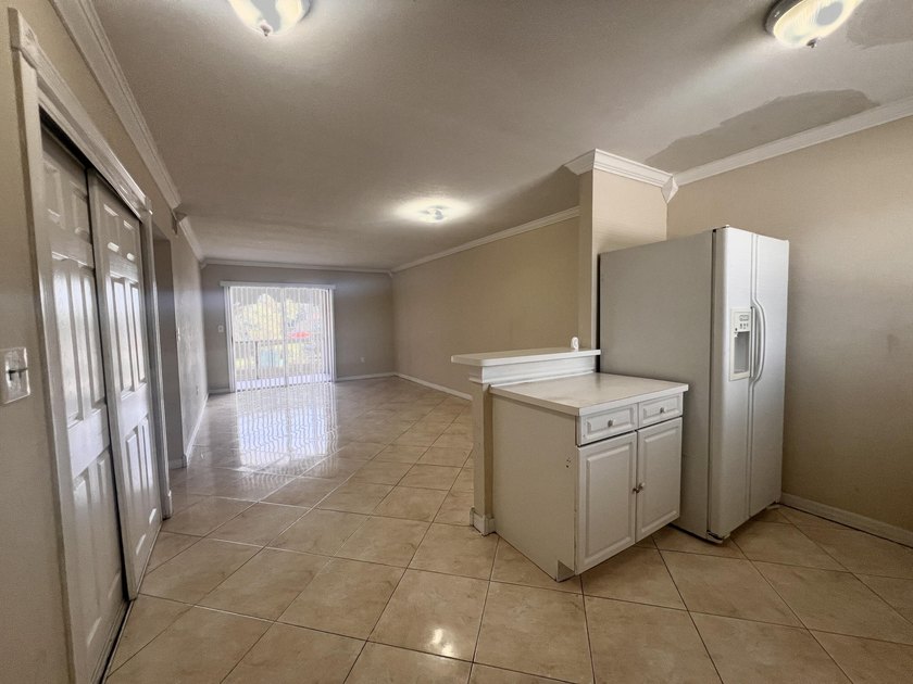 FOR SALE-Second floor condo 2 bedroom 1 bath. AC and Water - photo 4