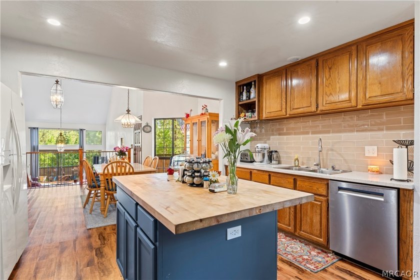 Luxury mountain living awaits in this beautifully updated - photo 2