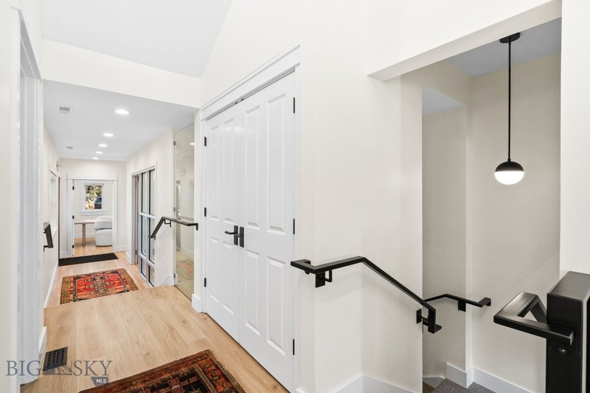 This beautifully renovated 3,370 SF building, updated in 2021 - photo 22