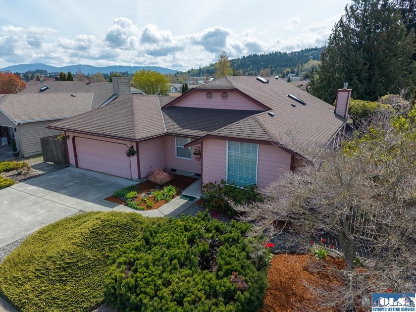 This 3 bed, 3 bath beautifully maintained home has it all! Close - photo 4