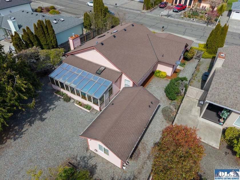 This 3 bed, 3 bath beautifully maintained home has it all! Close - photo 5