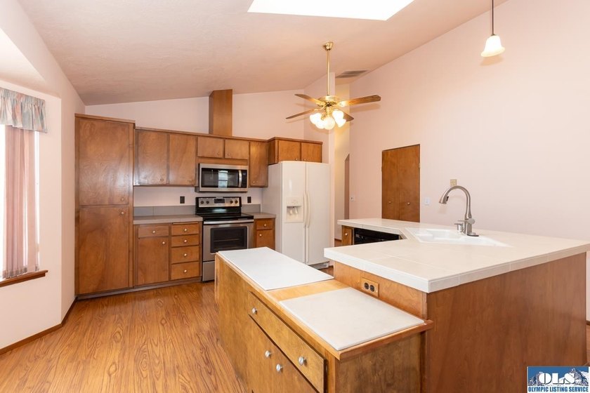 This 3 bed, 3 bath beautifully maintained home has it all! Close - photo 8