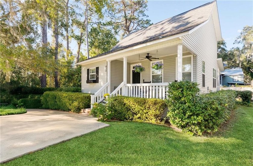 Back on the market through no fault of the sellers. Buyer had a - photo 2