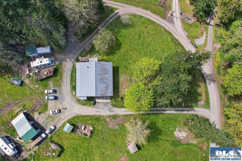 Welcome to your private Olympic Peninsula retreat. Set on 7.87 - photo 5
