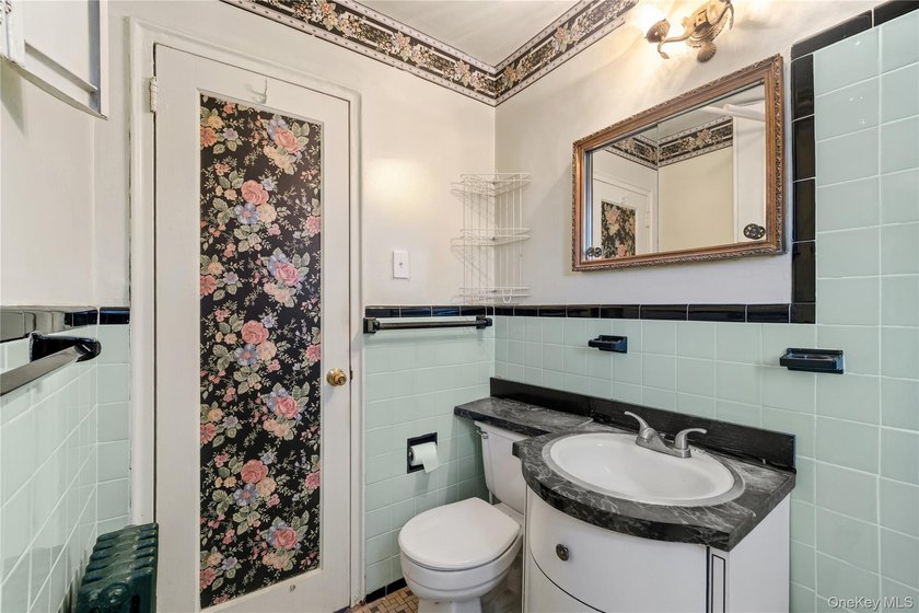 Charming 2 Bedrooms, 1 Full Bath Upper Unit in Bell Park Manor - photo 11