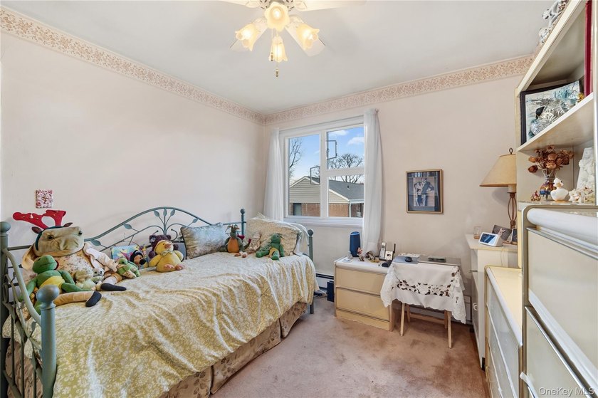 Charming 2 Bedrooms, 1 Full Bath Upper Unit in Bell Park Manor - photo 12