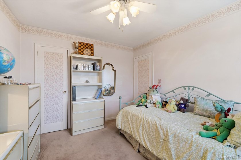 Charming 2 Bedrooms, 1 Full Bath Upper Unit in Bell Park Manor - photo 13