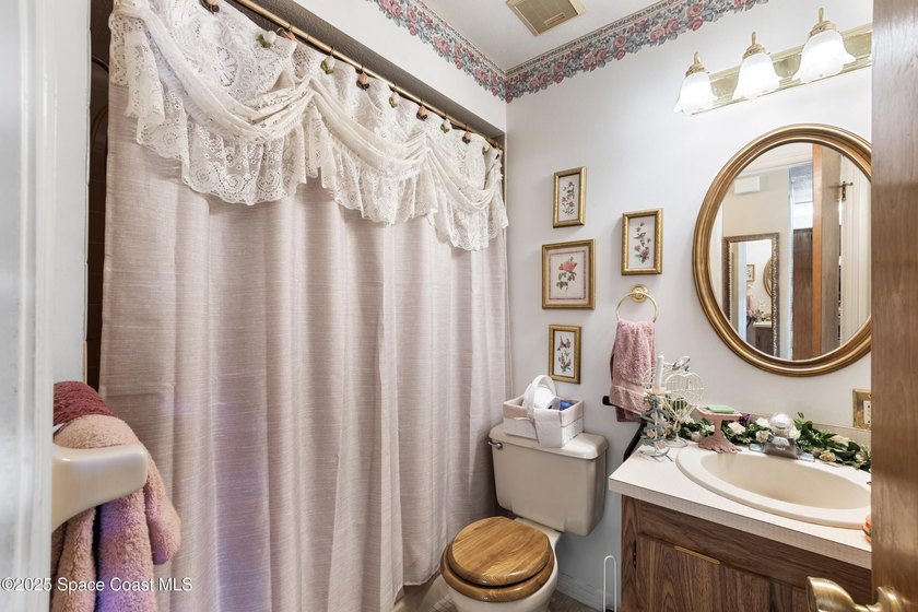 Motivated seller! Spacious 2-bedroom, 2-bath condo offering 1 - photo 14
