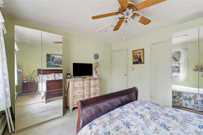 Charming 2 Bedrooms, 1 Full Bath Upper Unit in Bell Park Manor - photo 16