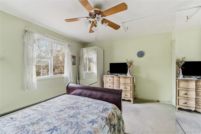 Charming 2 Bedrooms, 1 Full Bath Upper Unit in Bell Park Manor - photo 17