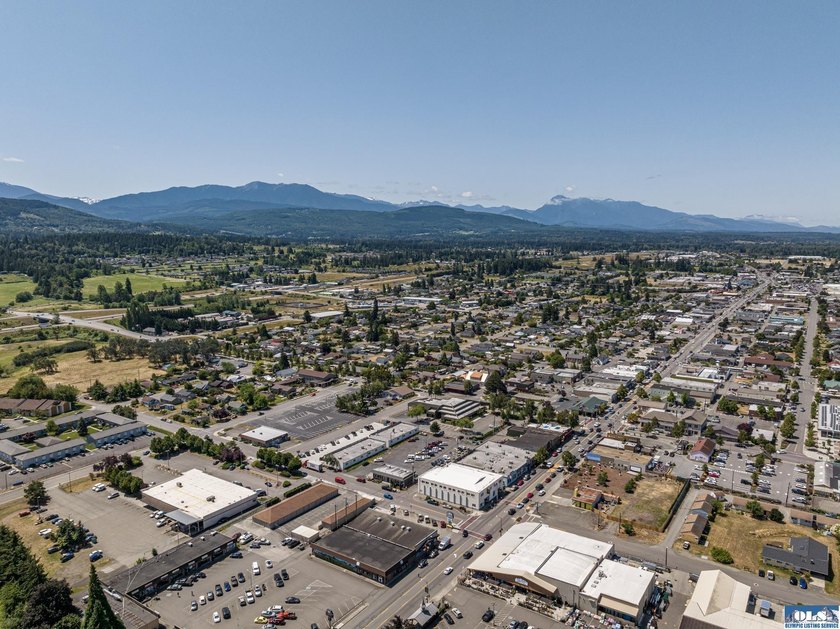 Excellent investment opportunity in ideal location, fully leased - photo 3