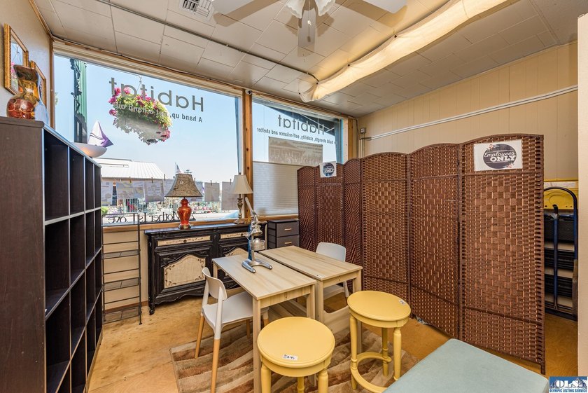 Excellent investment opportunity in ideal location, fully leased - photo 7