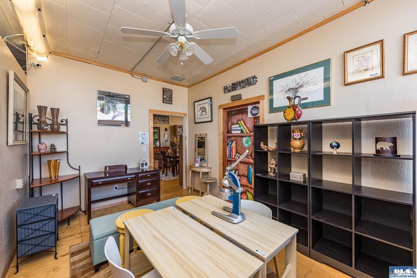 Excellent investment opportunity in ideal location, fully leased - photo 8