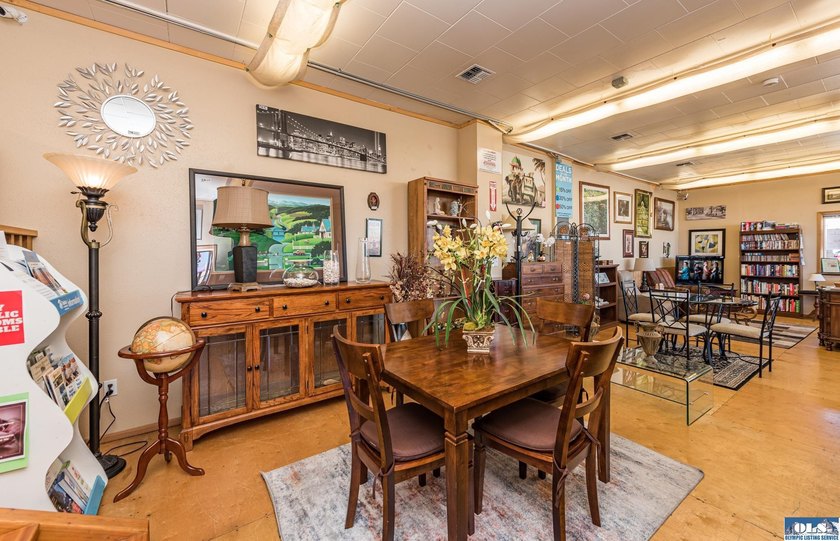Excellent investment opportunity in ideal location, fully leased - photo 9