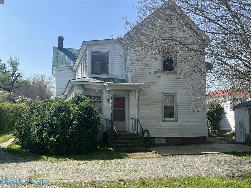 Large Victorian home in Historic District on Virginia Street - photo 3