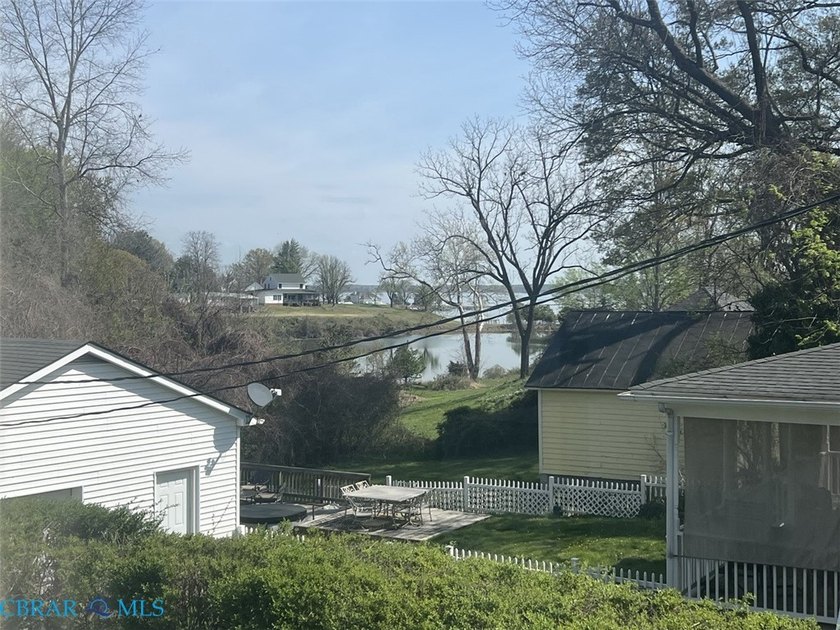 Large Victorian home in Historic District on Virginia Street - photo 4