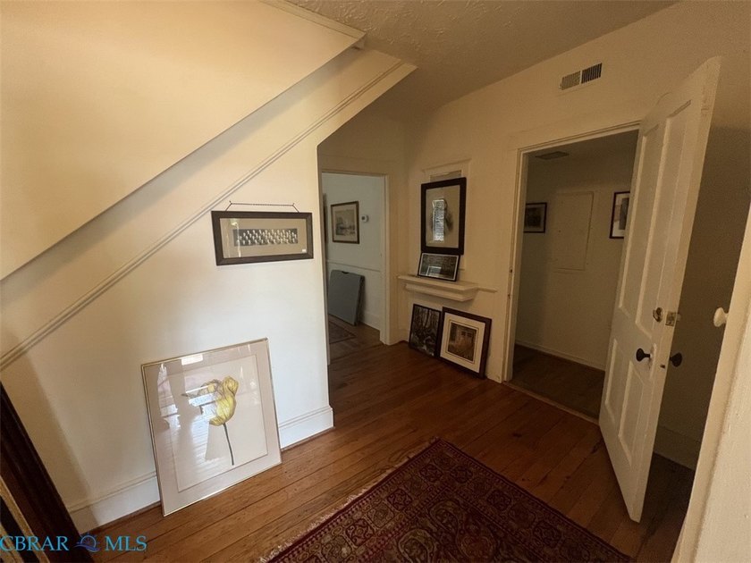 Large Victorian home in Historic District on Virginia Street - photo 8