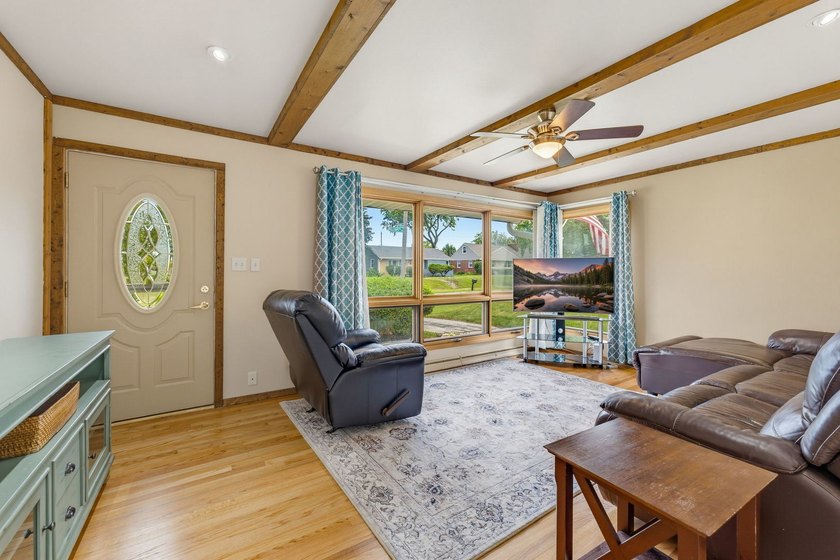Move right into this beautifully maintained ranch in a fantastic - photo 4