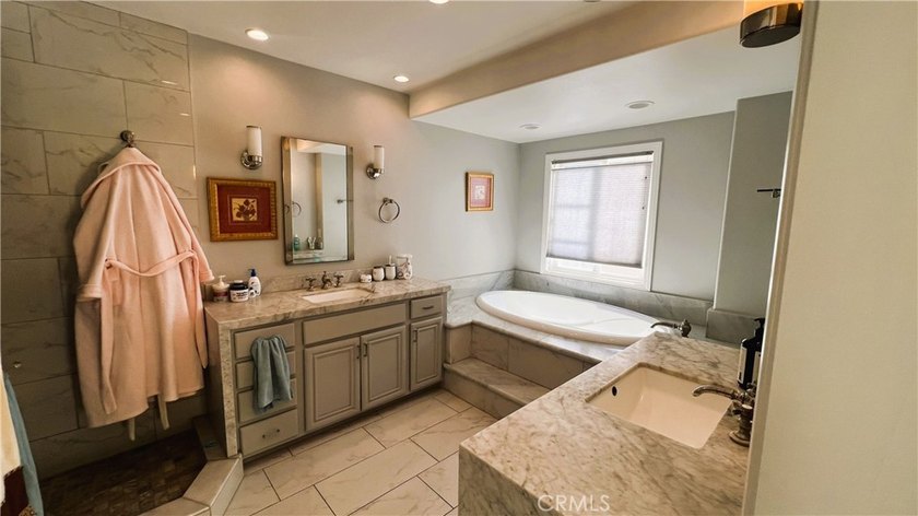 Enjoy sophisticated coastal living in this light-filled Newport - photo 14