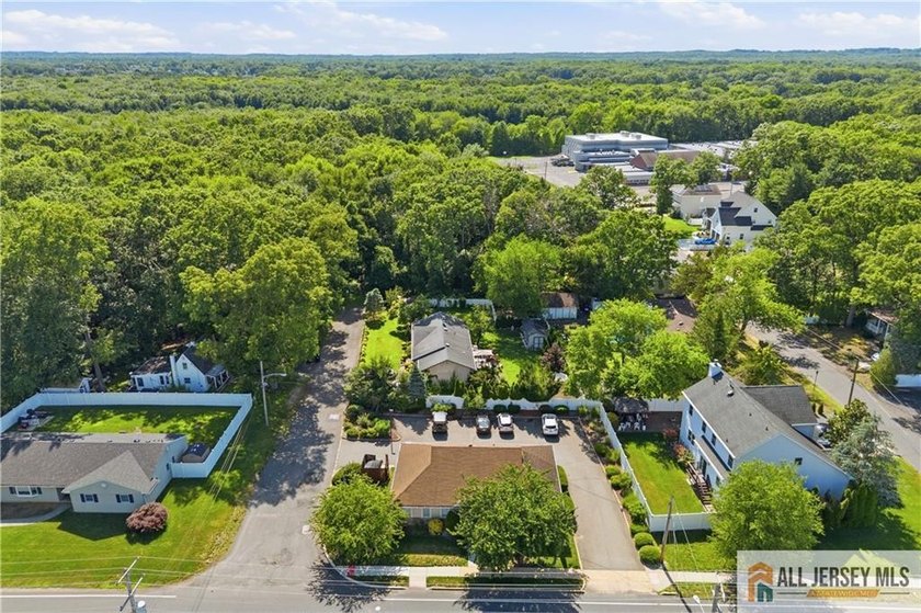 Exceptional opportunity to own a beautifully updated commercial - photo 17
