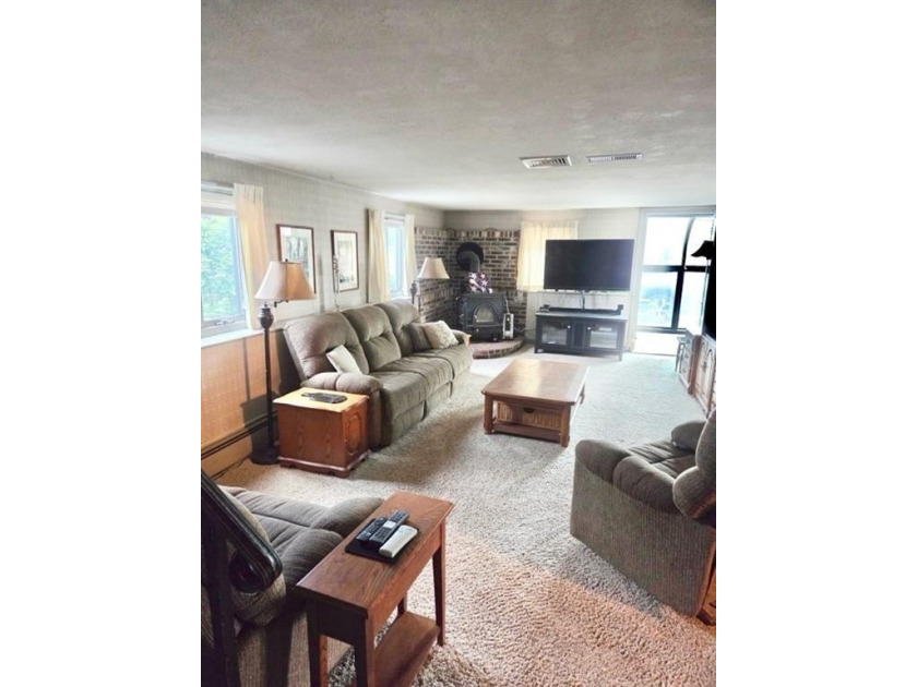 3 BEDROOM SPLIT LEVEL, UPDATED KITCHEN, LOTS OF STORAGE, AND - photo 14