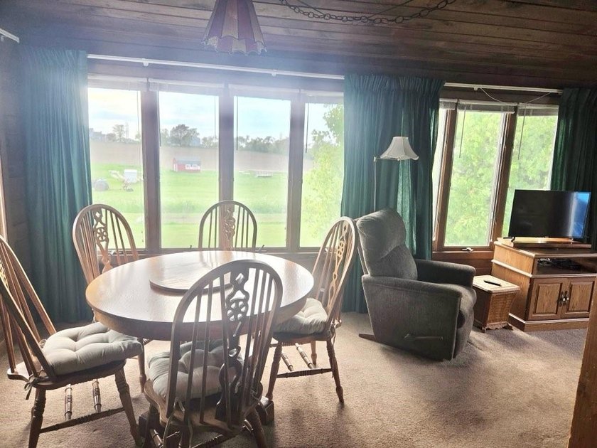 3 BEDROOM SPLIT LEVEL, UPDATED KITCHEN, LOTS OF STORAGE, AND - photo 15
