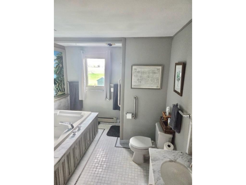 3 BEDROOM SPLIT LEVEL, UPDATED KITCHEN, LOTS OF STORAGE, AND - photo 17