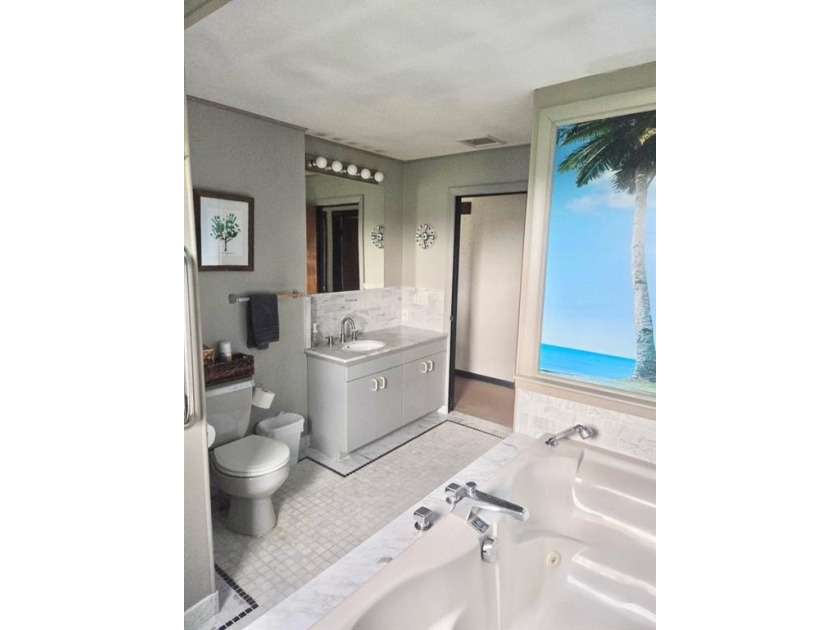 3 BEDROOM SPLIT LEVEL, UPDATED KITCHEN, LOTS OF STORAGE, AND - photo 18