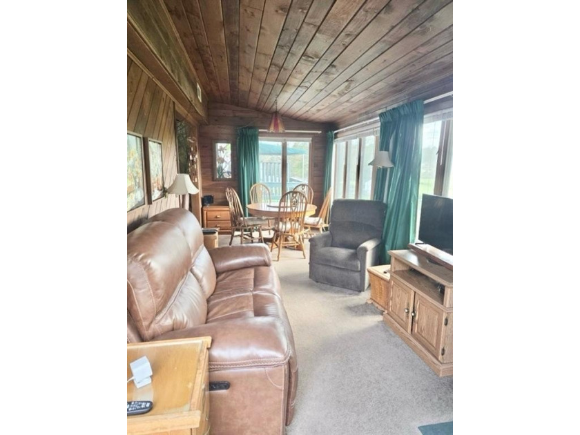 3 BEDROOM SPLIT LEVEL, UPDATED KITCHEN, LOTS OF STORAGE, AND - photo 19