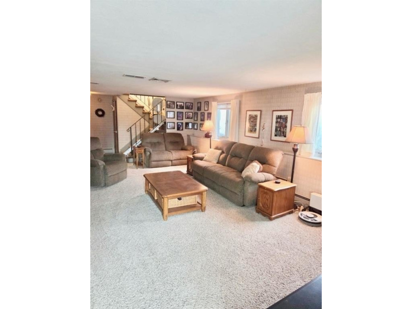 3 BEDROOM SPLIT LEVEL, UPDATED KITCHEN, LOTS OF STORAGE, AND - photo 23