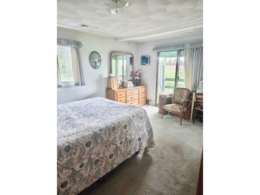 3 BEDROOM SPLIT LEVEL, UPDATED KITCHEN, LOTS OF STORAGE, AND - photo 26