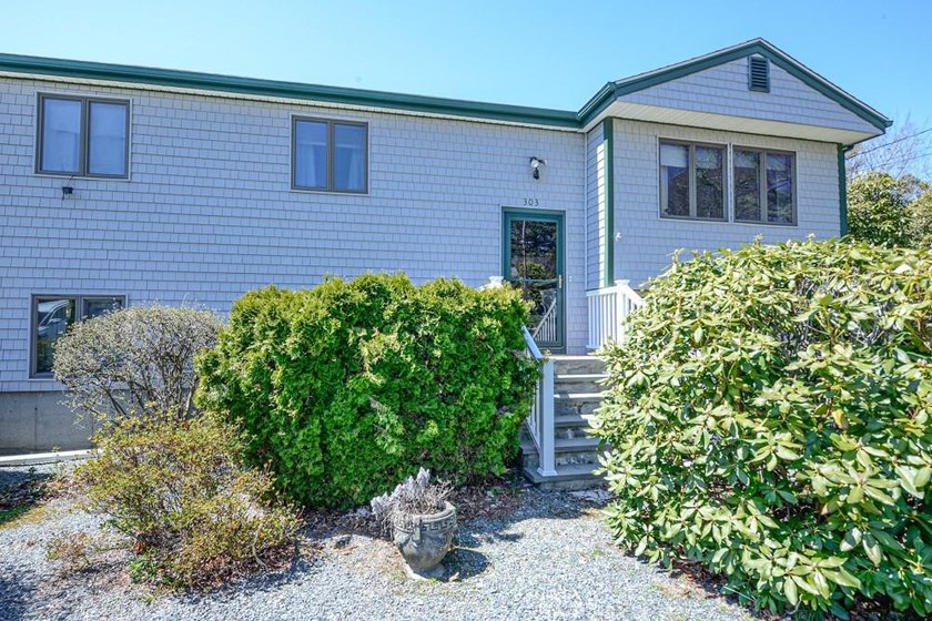 3 BEDROOM SPLIT LEVEL, UPDATED KITCHEN, LOTS OF STORAGE, AND - photo 31