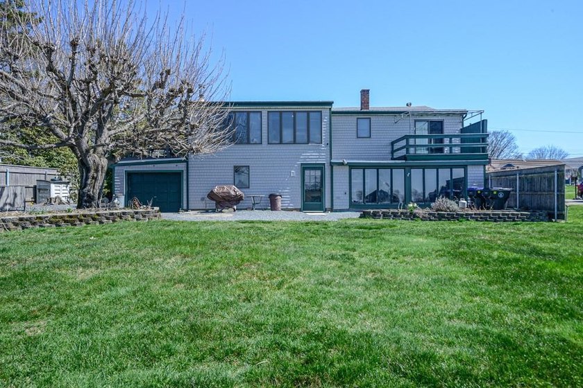 3 BEDROOM SPLIT LEVEL, UPDATED KITCHEN, LOTS OF STORAGE, AND - photo 32