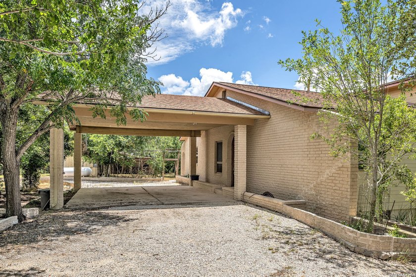 Multiple offer bid deadline is Sunday, July 19 at 5pm. Looking - photo 3
