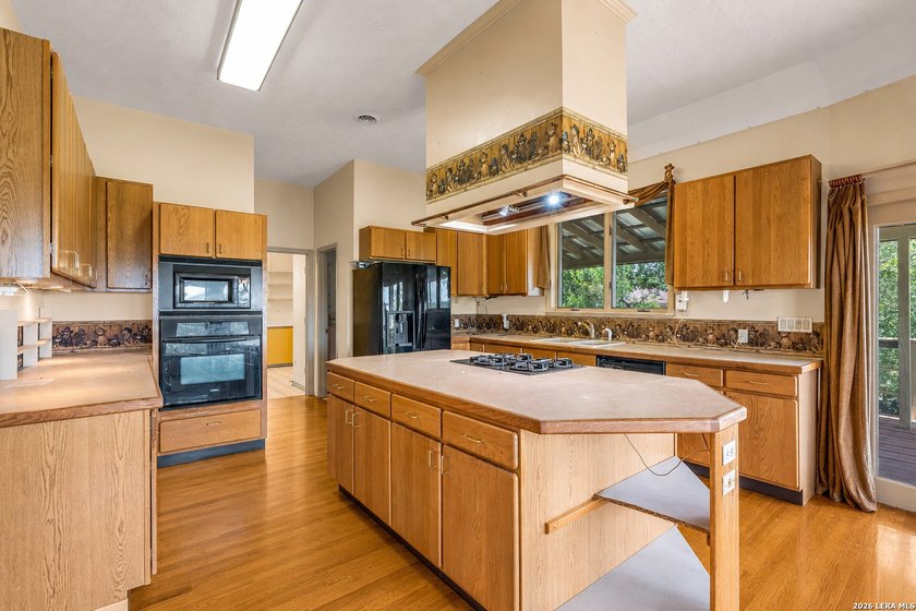Multiple offer bid deadline is Sunday, July 19 at 5pm. Looking - photo 6