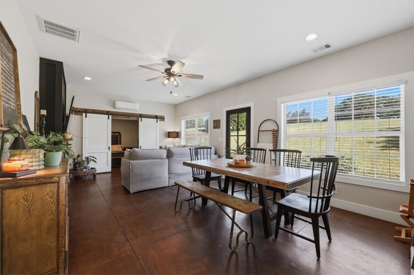 Escape to the perfect blend of rustic charm and modern - photo 6