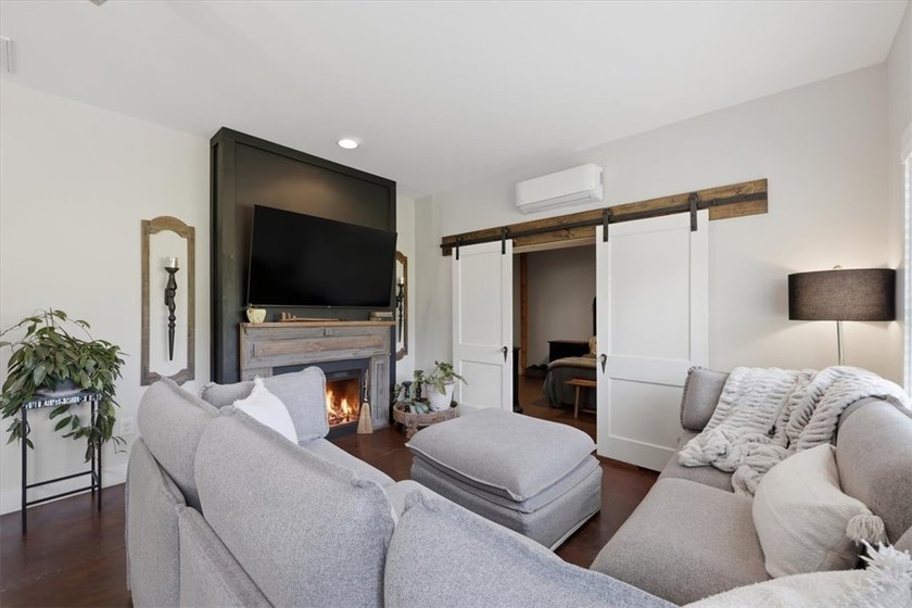 Escape to the perfect blend of rustic charm and modern - photo 7