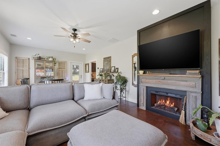 Escape to the perfect blend of rustic charm and modern - photo 8